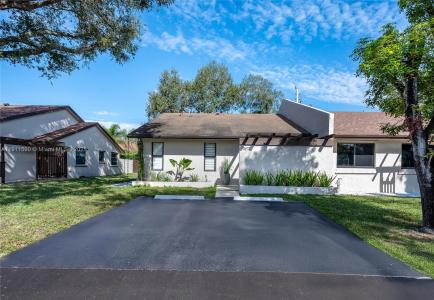 9673 NW 16th Ct, Pembroke Pines, Florida 33024, USA