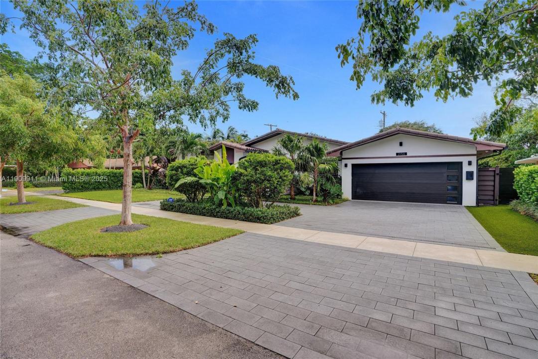 2156 NE 187th St, North Miami Beach, Flórida 33179, Estados Unidos