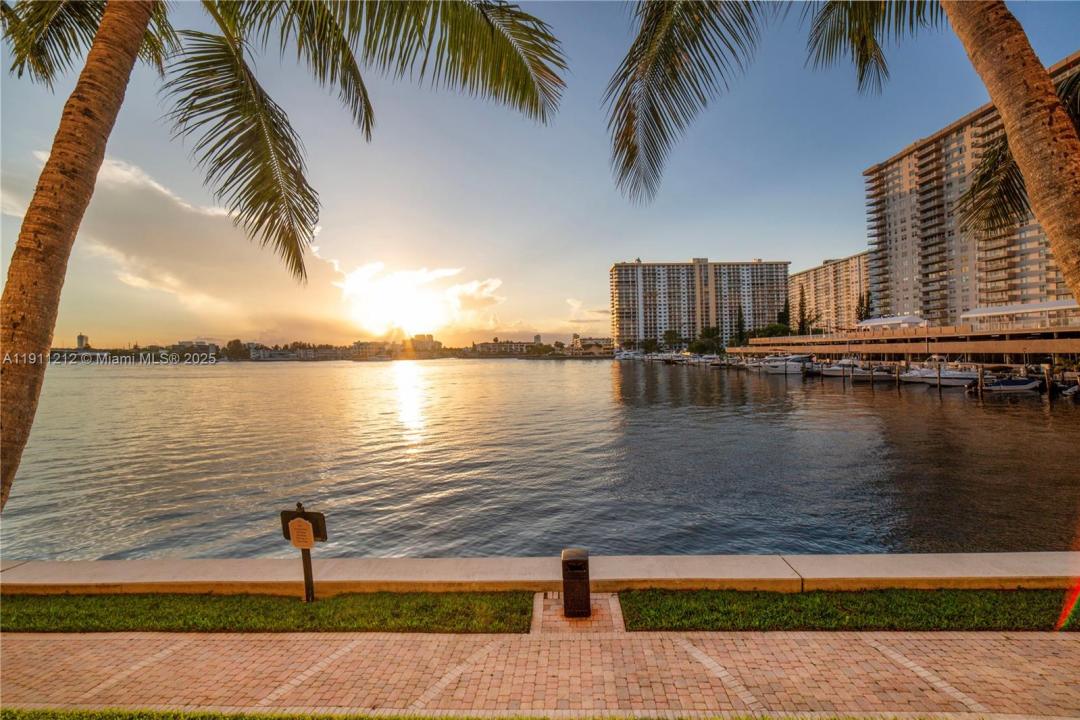 17150 N Bay Rd 2207, Sunny Isles Beach, Floride 33160, États-Unis
