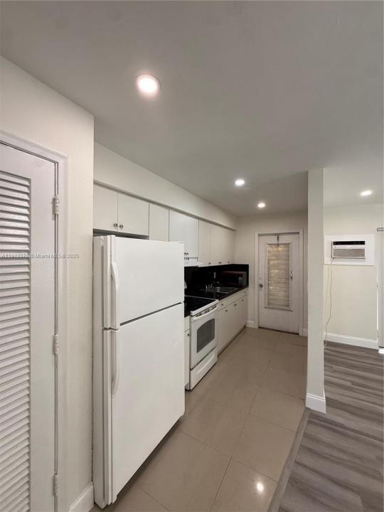 16890 NE 21st Ave 1, North Miami Beach, Floride 33162, États-Unis