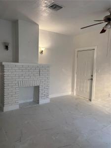 568 SW 3rd St Left 566, Miami, Florida 33130, USA