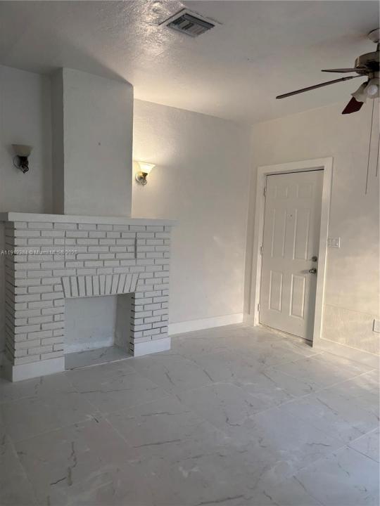 568 SW 3rd St Left 566, Miami, Florida 33130, HOA KỲ