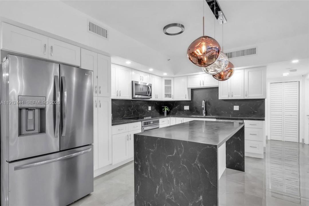 355 Poinciana Dr 1130, Sunny Isles Beach, Floride 33160, États-Unis