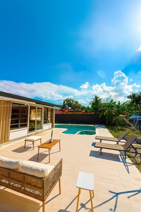 2443 tortugas lane, Lauderdale Lakes, フロリダ 33312, アメリカ合衆国