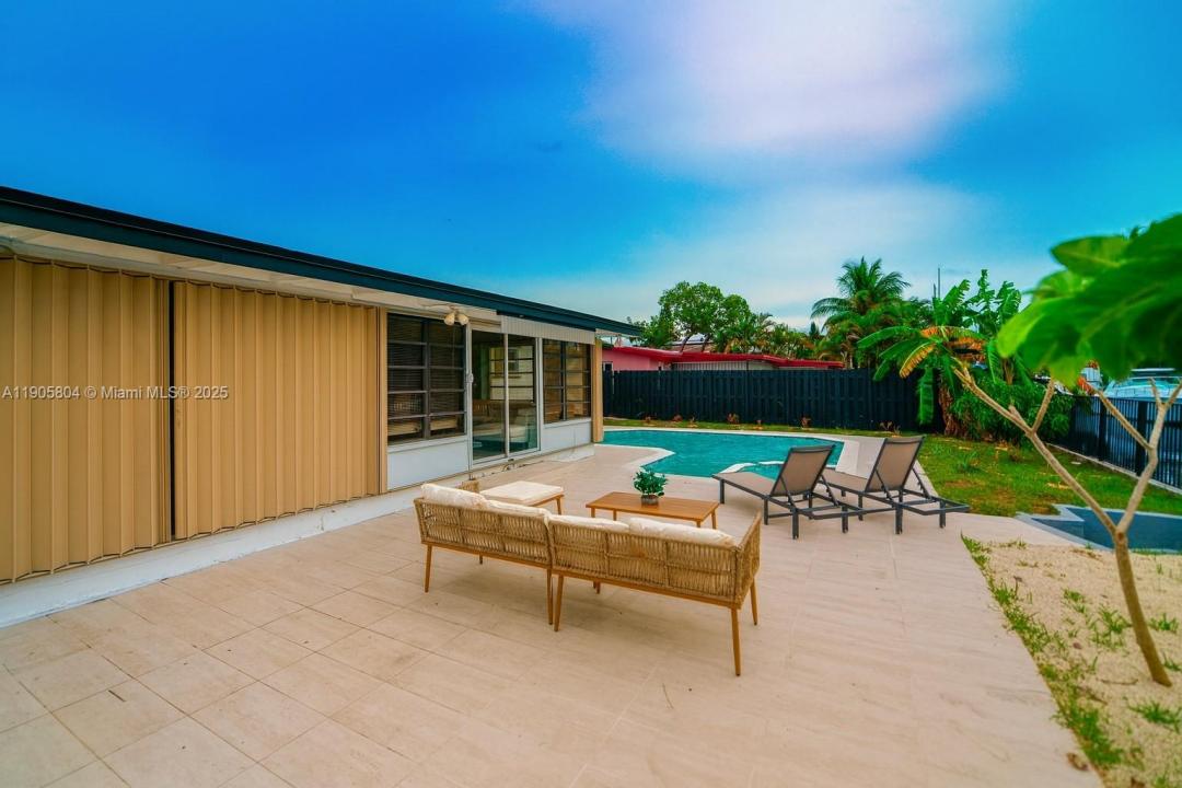 2443 tortugas lane, Lauderdale Lakes, フロリダ 33312, アメリカ合衆国