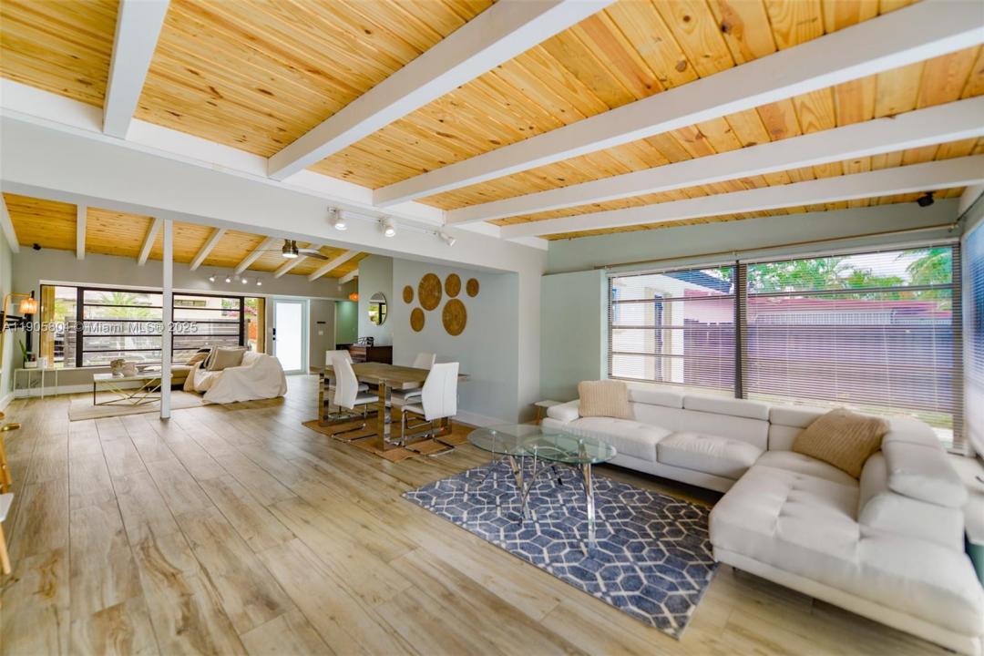 2443 tortugas lane, Lauderdale Lakes, フロリダ 33312, アメリカ合衆国