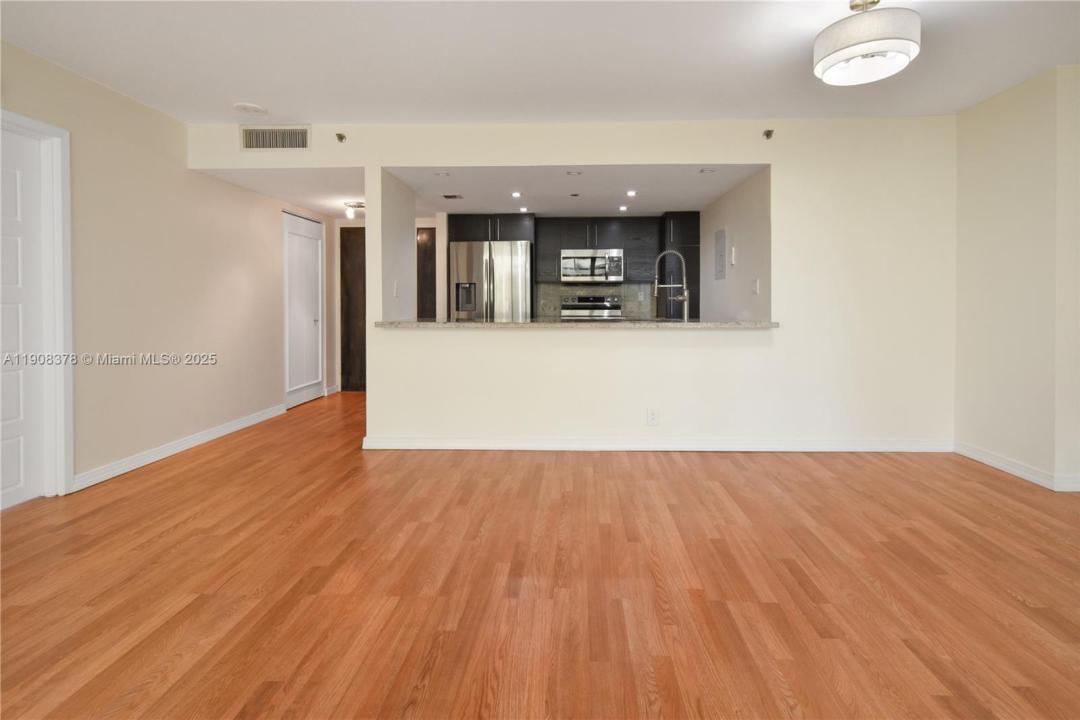 7601 E Treasure Dr 421, North Bay Village, Flórida 33141, Estados Unidos