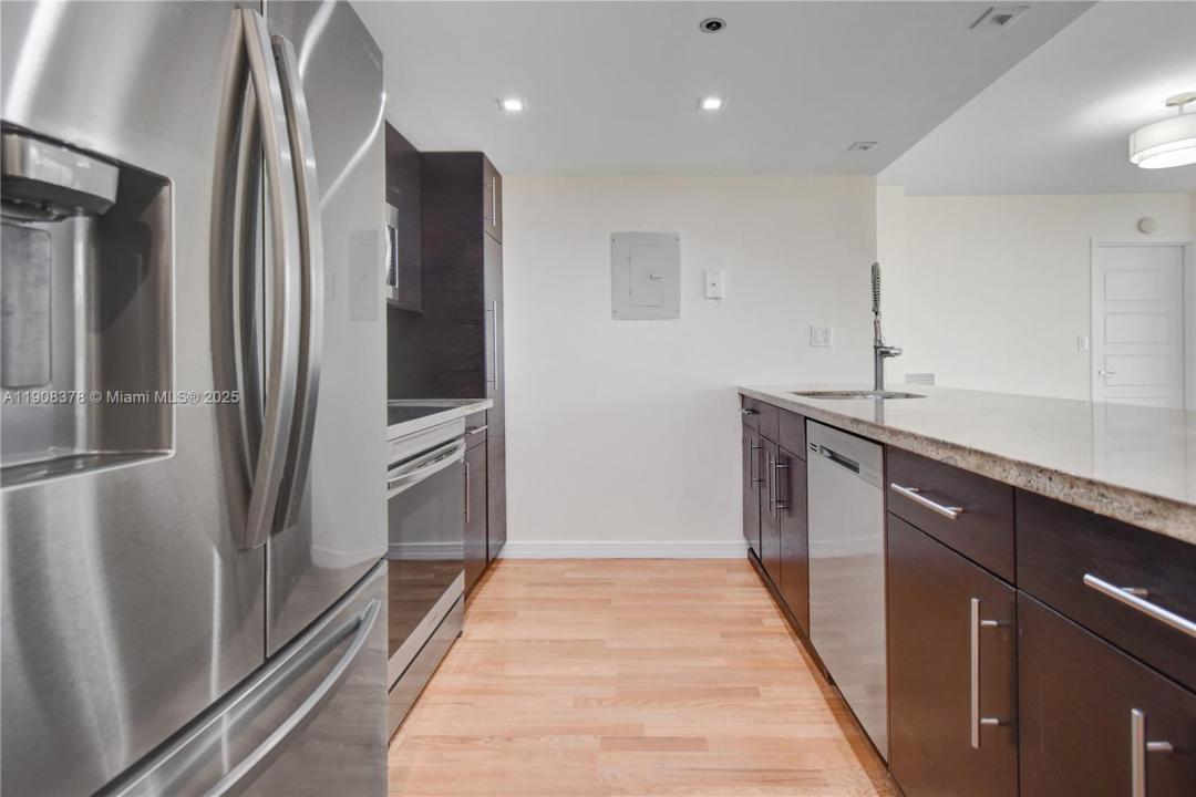 7601 E Treasure Dr 421, North Bay Village, Flórida 33141, Estados Unidos