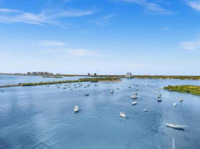 7934 West Dr 1105, North Bay Village, Florida 33141, USA