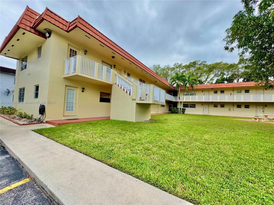 14901 SW 4th St 5A, Pembroke Pines, Florida 33027, USA