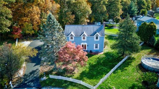 33 Sandy Way, Cumberland, Rhode Island 2864, USA