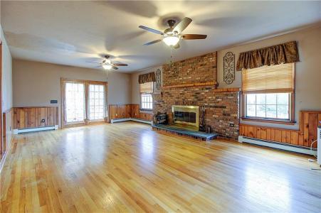 33 Sandy Way, Cumberland, Rhode Island 2864, USA