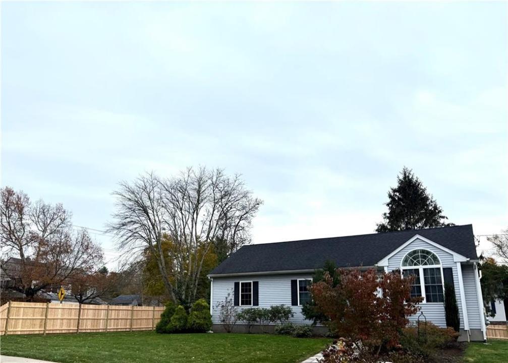 4 VILLAGE Road, Westerly, Rhode Island 02808, USA