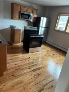 703 providence Street A, West Warwick, Rhode Island 02893, États-Unis