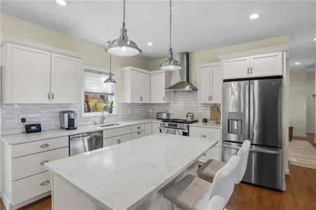 46 Lilyana Way, Cranston, 罗得岛 02920, 美国