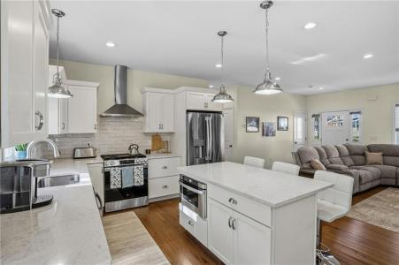 46 Lilyana Way, Cranston, 罗得岛 02920, 美国