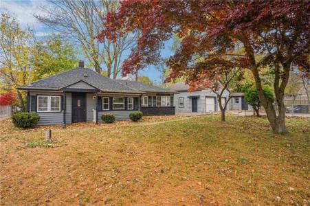 62 Ardway Avenue, Warwick, Rhode Island 02889, USA