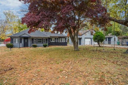 62 Ardway Avenue, Warwick, Rhode Island 02889, USA