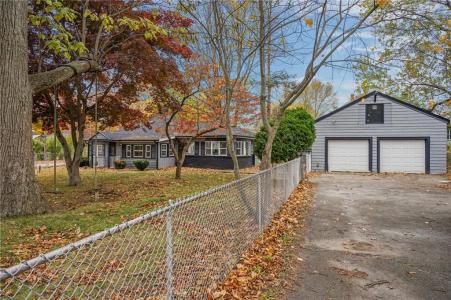 62 Ardway Avenue, Warwick, Rhode Island 02889, USA