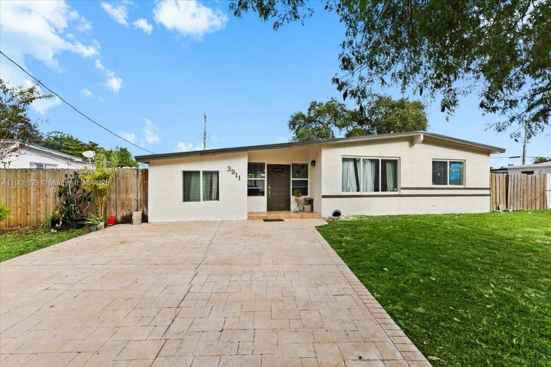 3911 SW 32nd Ave, West Park, Florida 33023, Estados Unidos