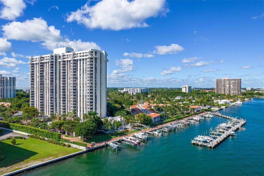 4000 TOWERSIDE TE 305, Miami, フロリダ 33138, アメリカ合衆国