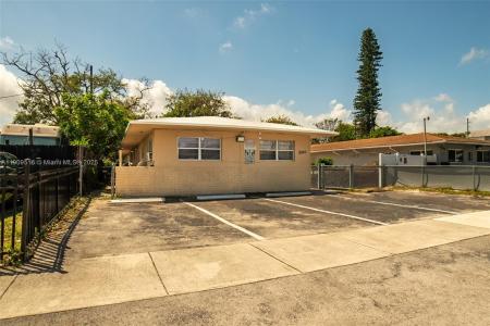 15940 NE 19th Ct 3, North Miami Beach, Florida 33162, USA