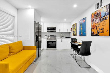 923 NW 110th St B, Miami, Florida 33168, USA