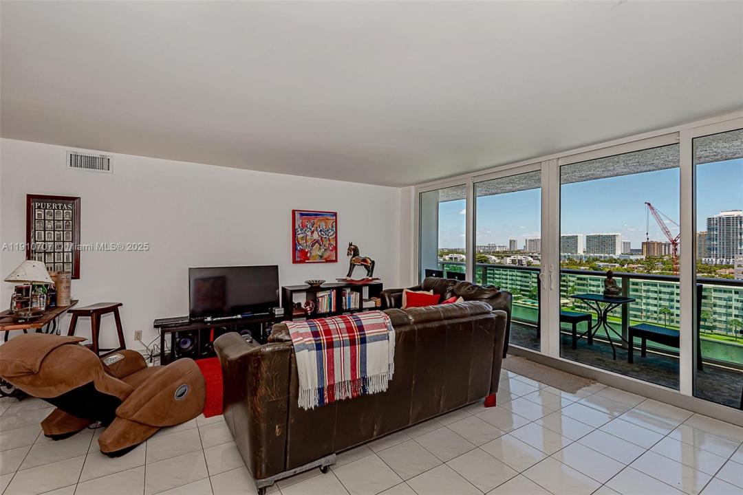 100 Bayview Dr 1028, Sunny Isles Beach, 플로리다 33160, 미국