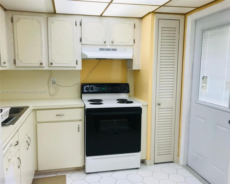 1201 NE 191st St G113, Miami, פלורידה 33179, ארצות הברית של אמריקה 