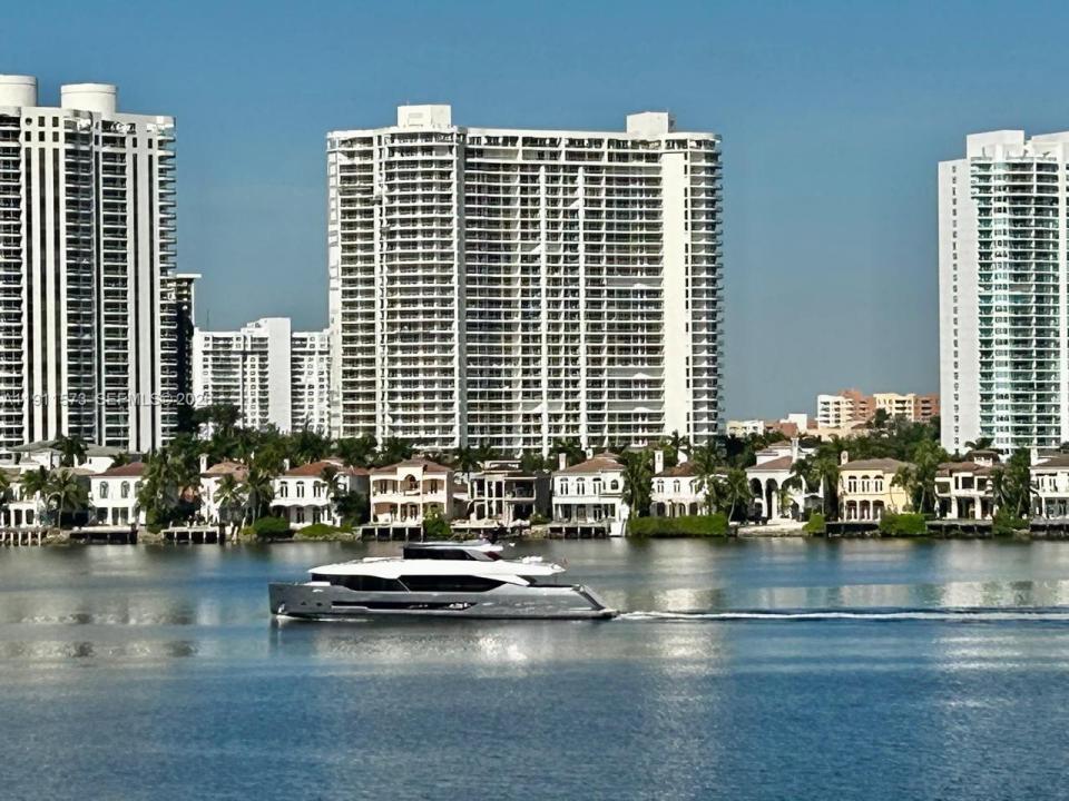 17720 N Bay Rd 803, Sunny Isles Beach, Floride 33160, États-Unis