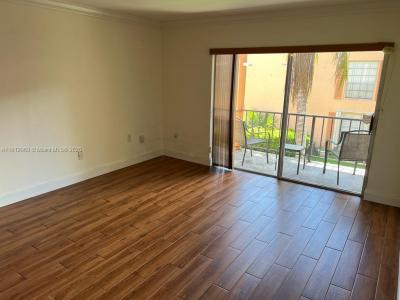 7160 Fairway Dr J18, Miami Lakes, Florida 33014, USA
