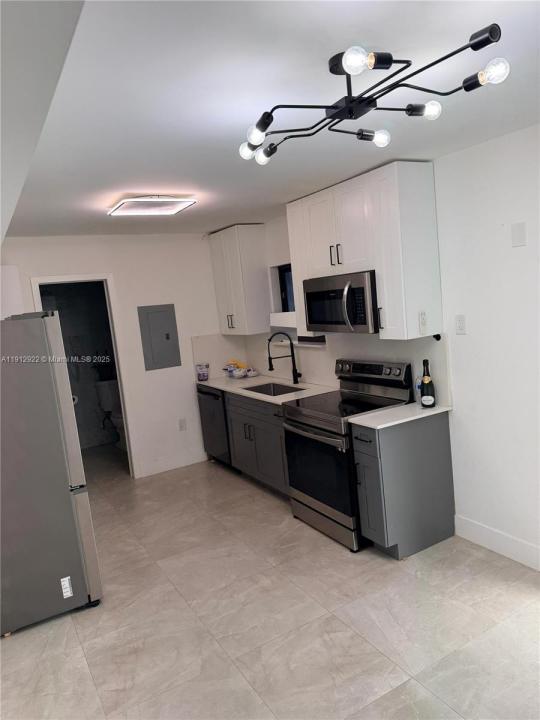 911 79th Ter B, Miami Beach, Floryda 33141, USA