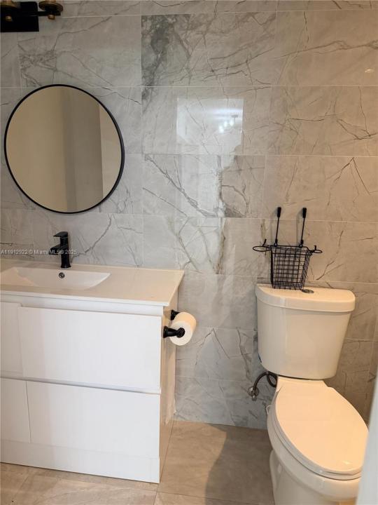 911 79th Ter B, Miami Beach, Floryda 33141, USA