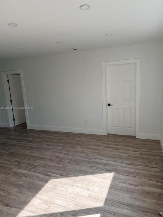 1936 Normandy Dr 5, Miami Beach, Floryda 33141, USA