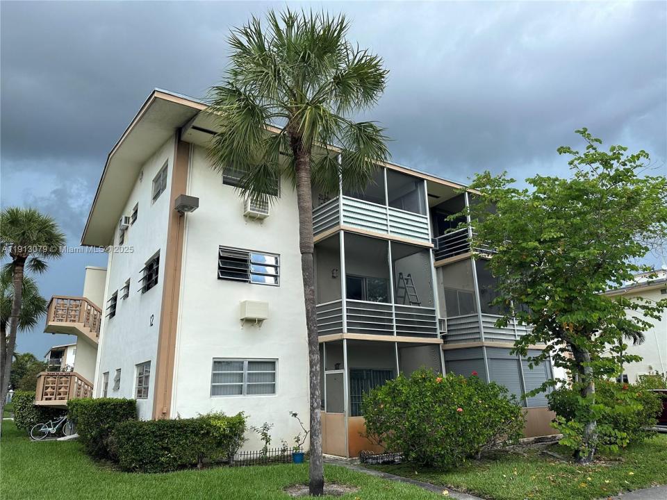 16790 NE 14th Ave 202, Miami, Floride 33162, États-Unis