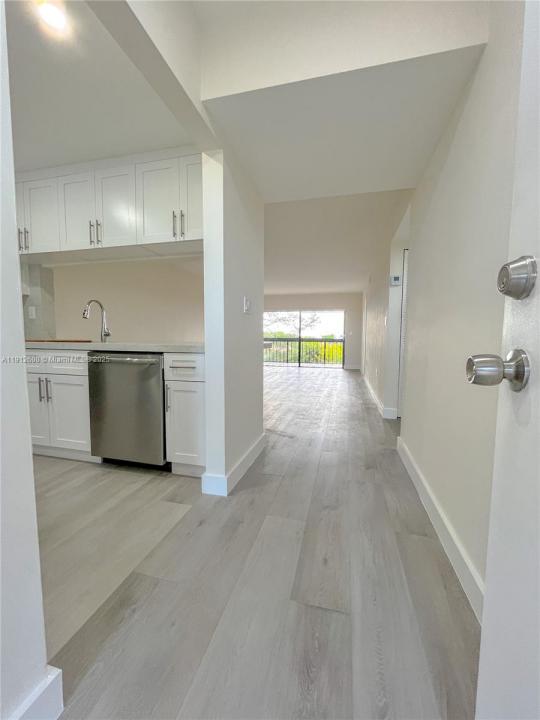 10315 NW 9th St Cir 502-14, Miami, Florida 33172, Estados Unidos