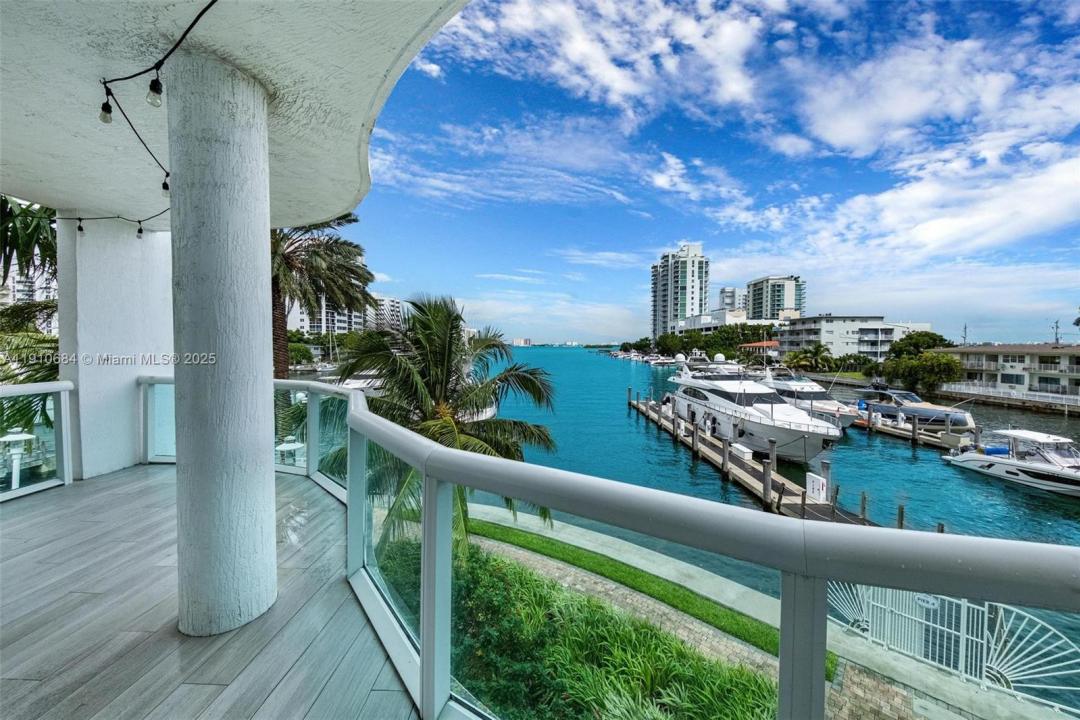 7918 Harbour Island Dr 207, North Bay Village, Flórida 33141, Estados Unidos
