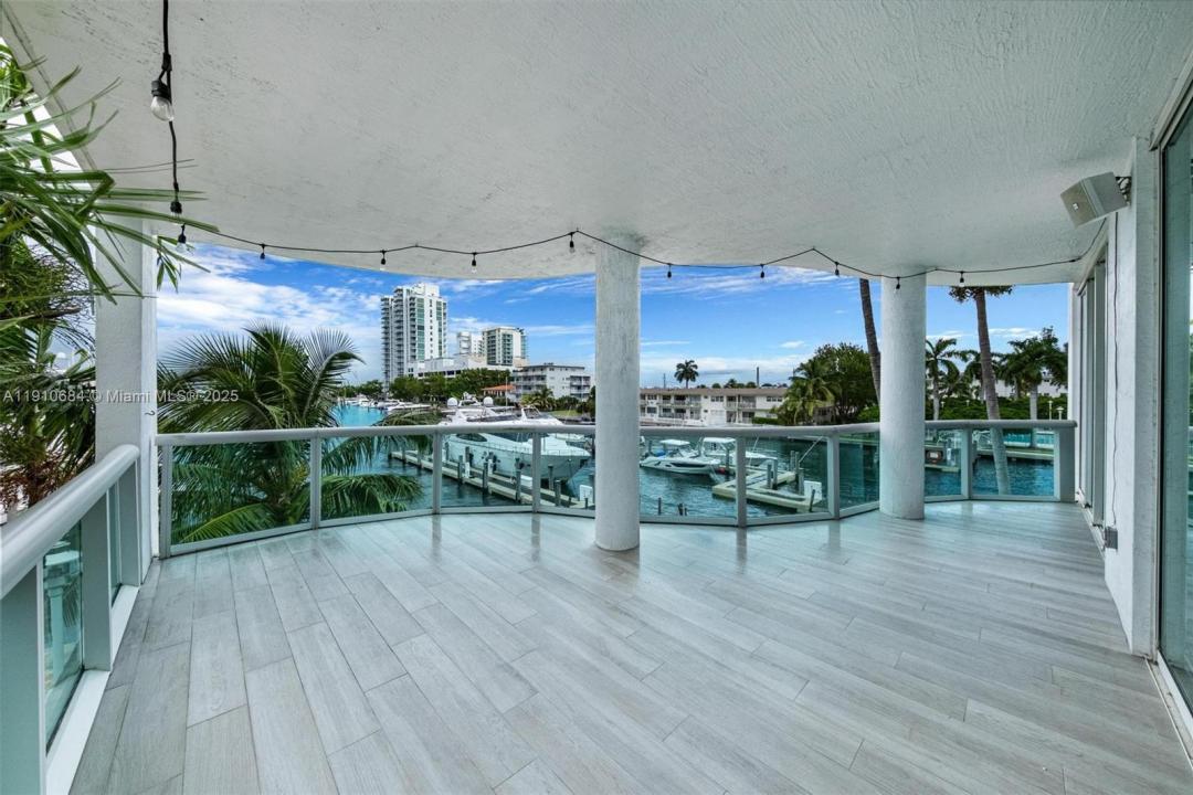 7918 Harbour Island Dr 207, North Bay Village, Flórida 33141, Estados Unidos