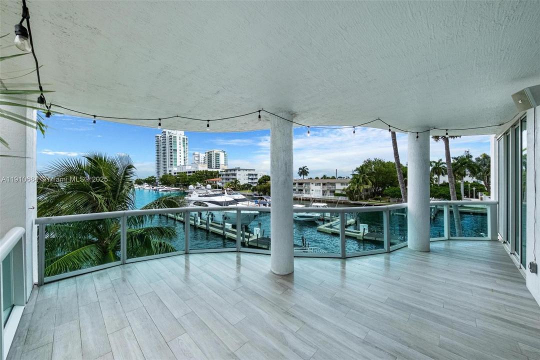 7918 Harbour Island Dr 207, North Bay Village, Flórida 33141, Estados Unidos