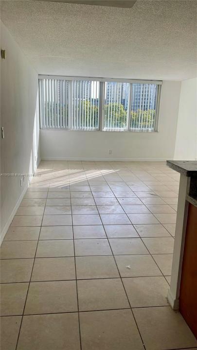 9143 SW 77th Ave B505, Miami, Florida 33156, Amerika Birleşik Devletleri