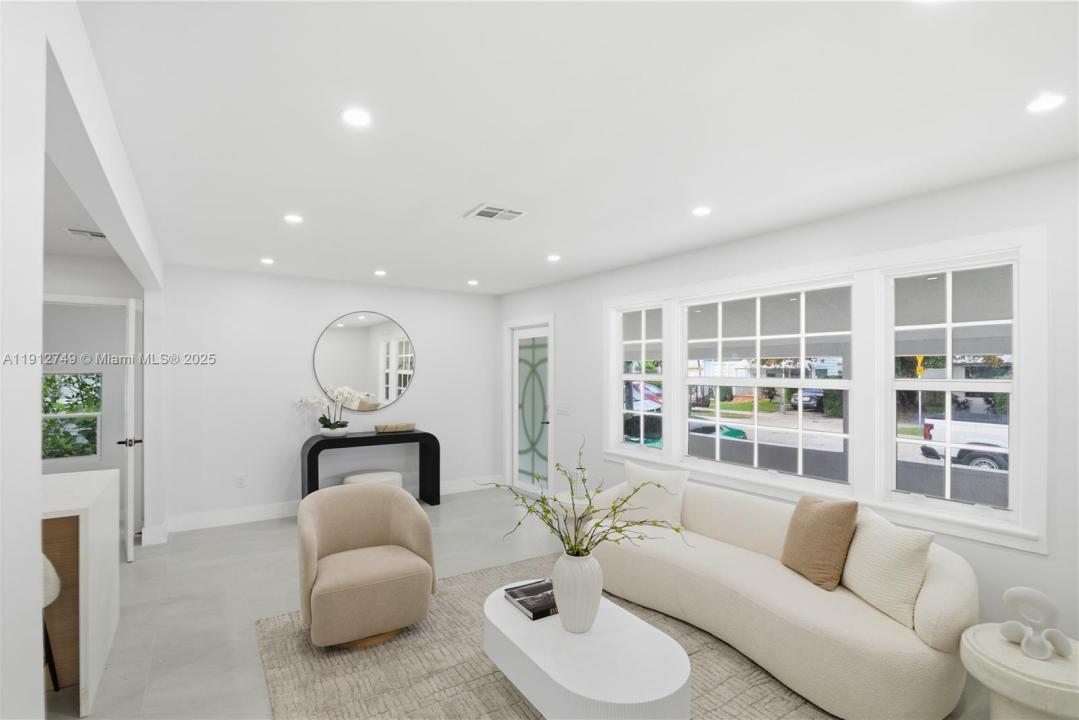 560 NE 110th Ter, Miami, フロリダ 33161, アメリカ合衆国