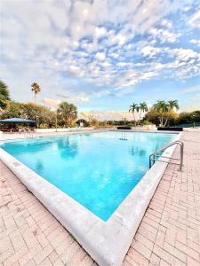 4160 Inverrary Dr 204, Lauderhill, Florida 33319, USA