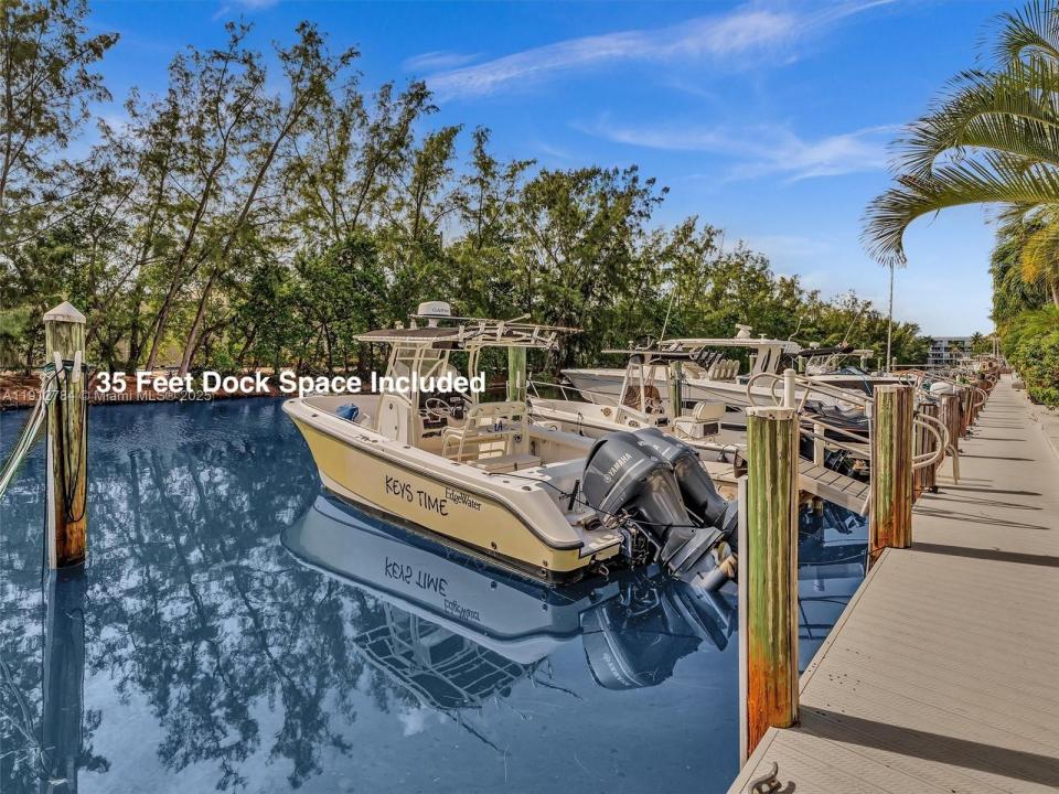 3776 NE 166th St 108, North Miami Beach, Floride 33160, États-Unis