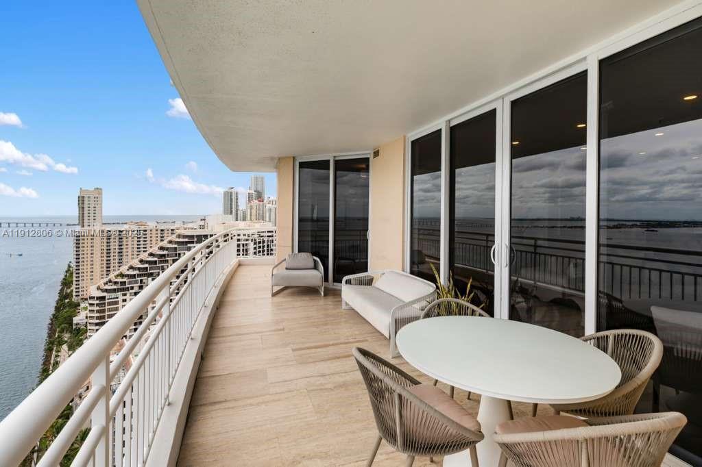 808 Brickell Key Dr 2504, Miami, Floride 33131, États-Unis