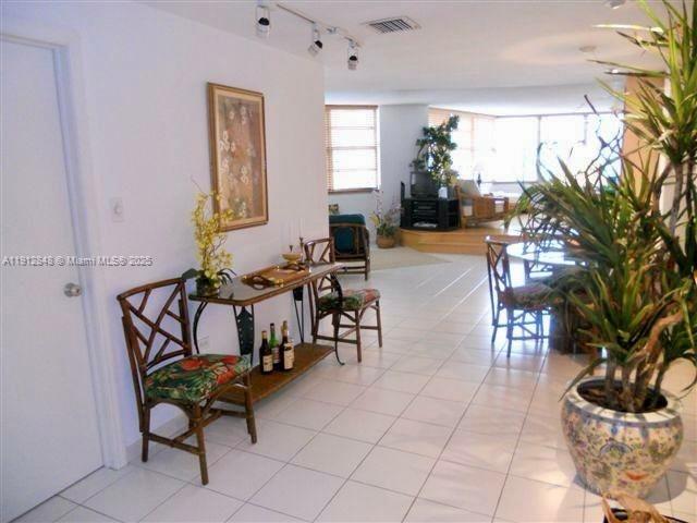 905 Brickell Bay Dr 931, Miami, Florida 33131, Estados Unidos