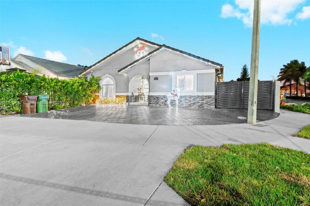 7416 W 32nd Ave, Hialeah, Florida 33018