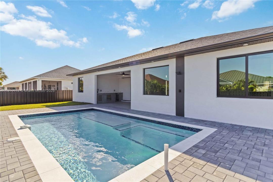 2015 NW 21 ST STREET, Cape Coral, Флорида 33993, Соединенные Штаты