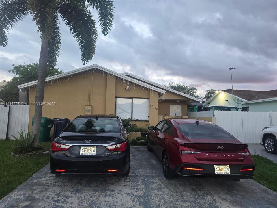 12120 SW 193rd Ter, Miami, Florida 33177