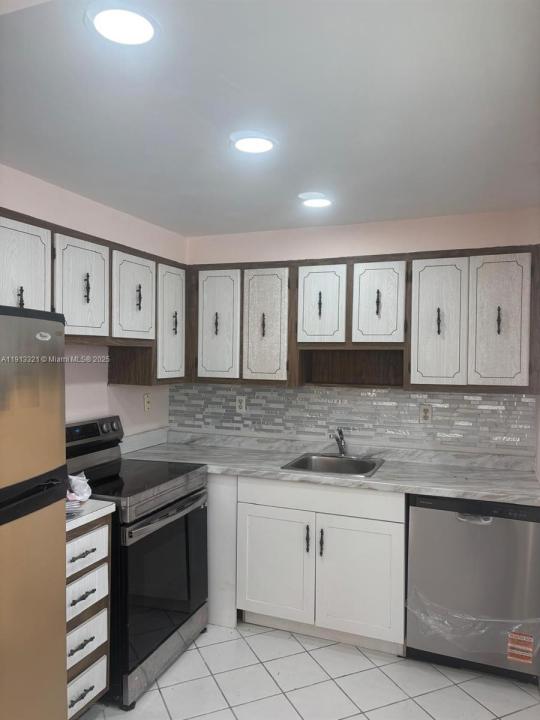 235 E Burgundy  E 235, Delray Beach, Florida 33484, USA