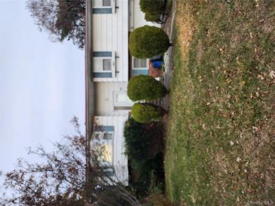 583 Centerwood Street, West Babylon, New York 11704